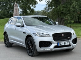 Jaguar F Pace 2016s
