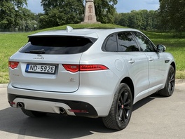 Jaguar F Pace 2016s