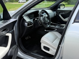 Jaguar F Pace 2016s