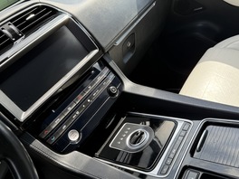 Jaguar F Pace 2016s