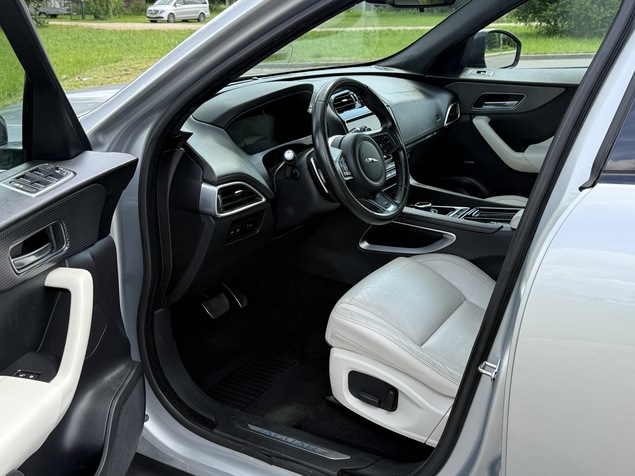 Jaguar F Pace 2016 