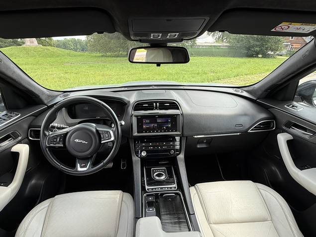 Jaguar F Pace 2016 
