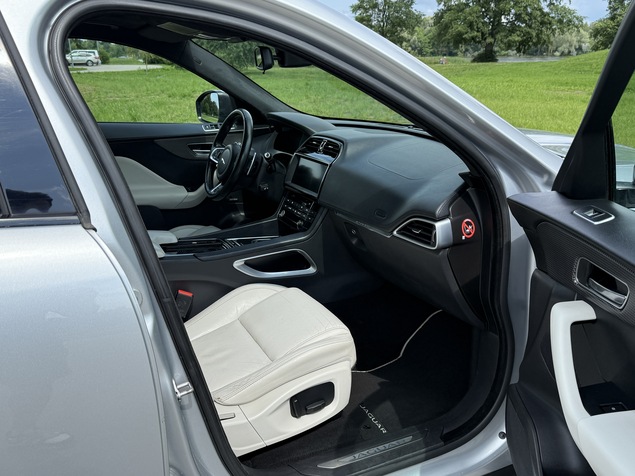 Jaguar F Pace 2016 
