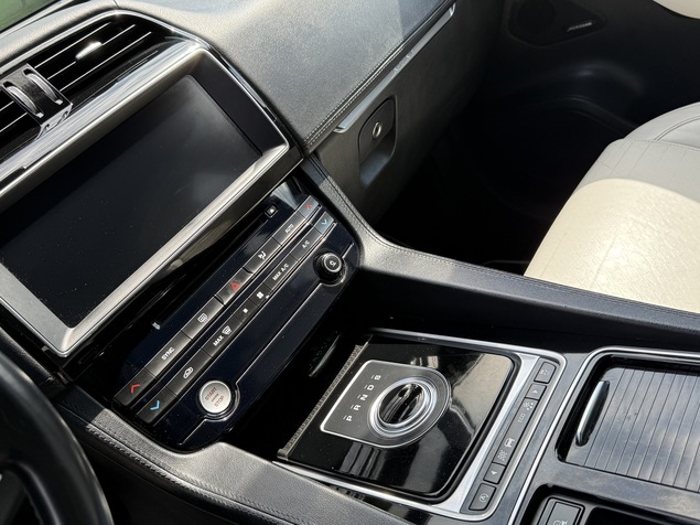 Jaguar F Pace 2016 
