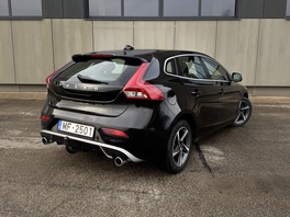 Volvo V40 2015s
