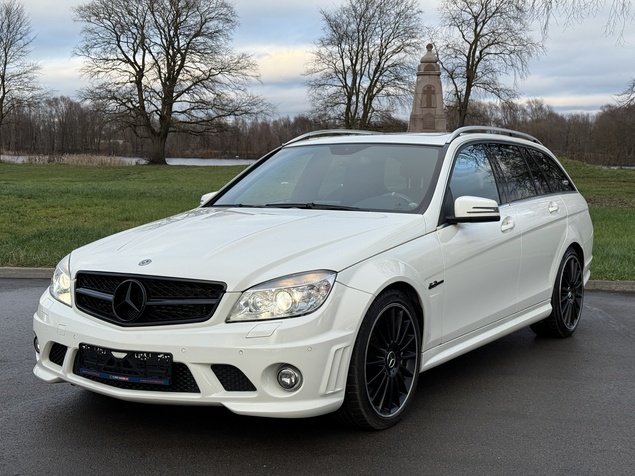 Mercedes-Benz C63 AMG 2009 