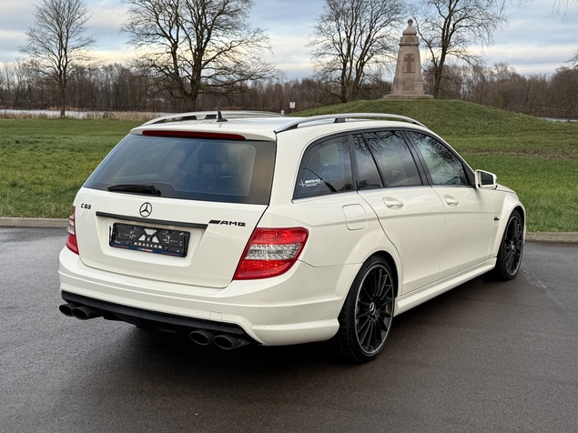 Mercedes-Benz C63 AMG 2009 