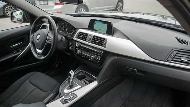 BMW 320 2018 