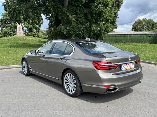 BMW 750 2017 