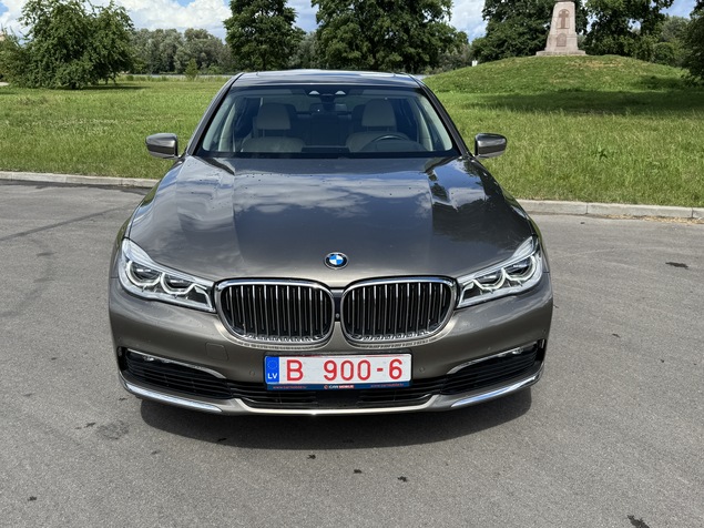BMW 750 2017 