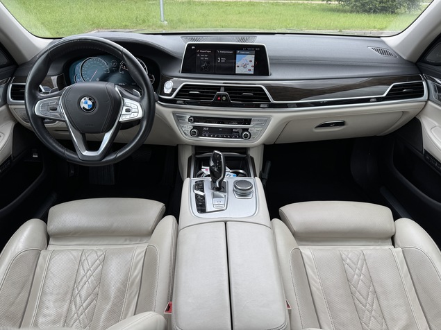 BMW 750 2017 