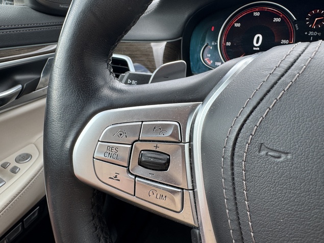 BMW 750 2017 