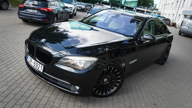 BMW 740 2011 