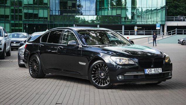 BMW 740 2011 