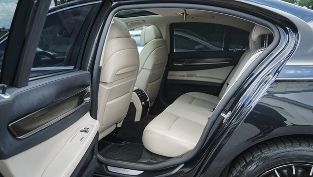 BMW 740 2011 