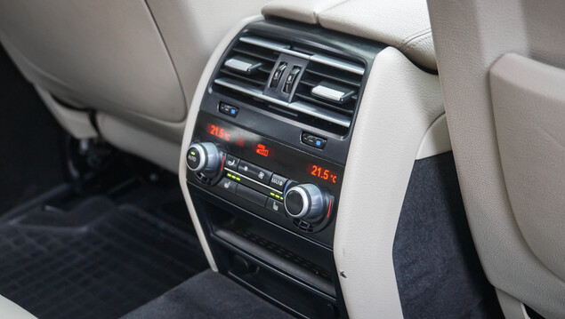 BMW 740 2011 