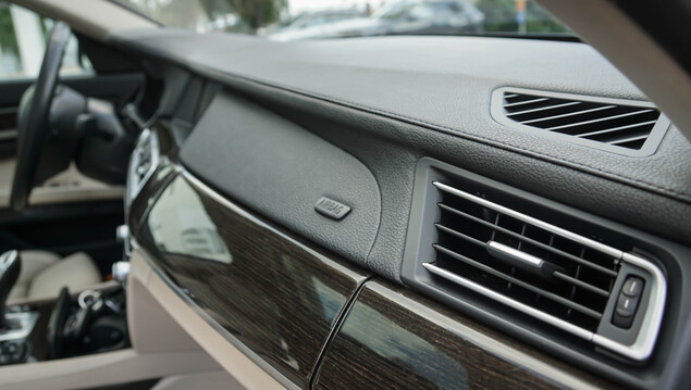 BMW 740 2011 