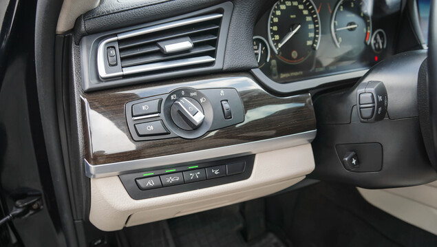 BMW 740 2011 