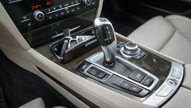 BMW 740 2011 
