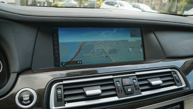 BMW 740 2011 