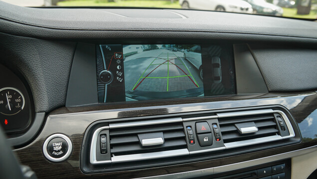 BMW 740 2011 